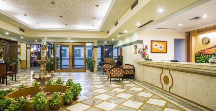 Grand Continental Hotel Allāhābād Junction Dış mekan fotoğraf