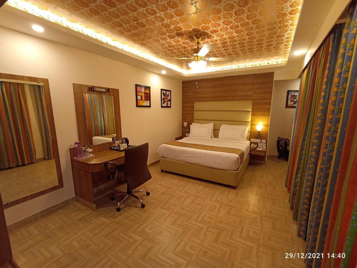 Grand Continental Hotel Allāhābād Junction Dış mekan fotoğraf