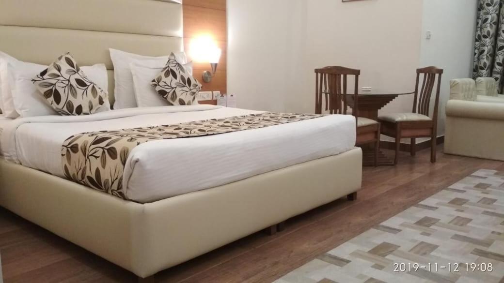 Grand Continental Hotel Allāhābād Junction Dış mekan fotoğraf