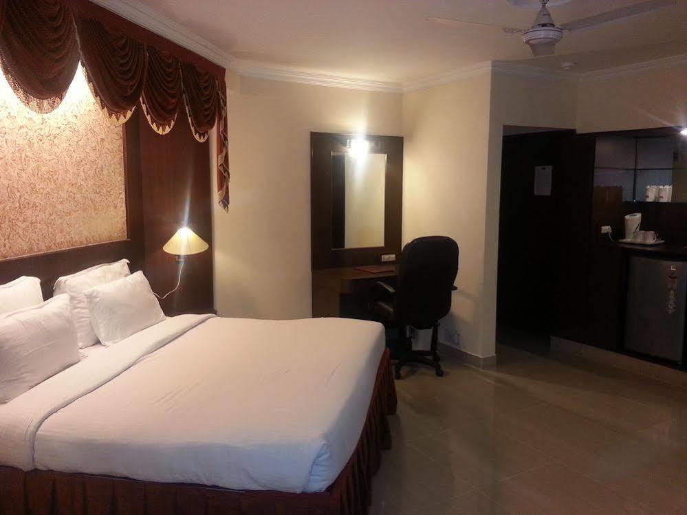 Grand Continental Hotel Allāhābād Junction Dış mekan fotoğraf